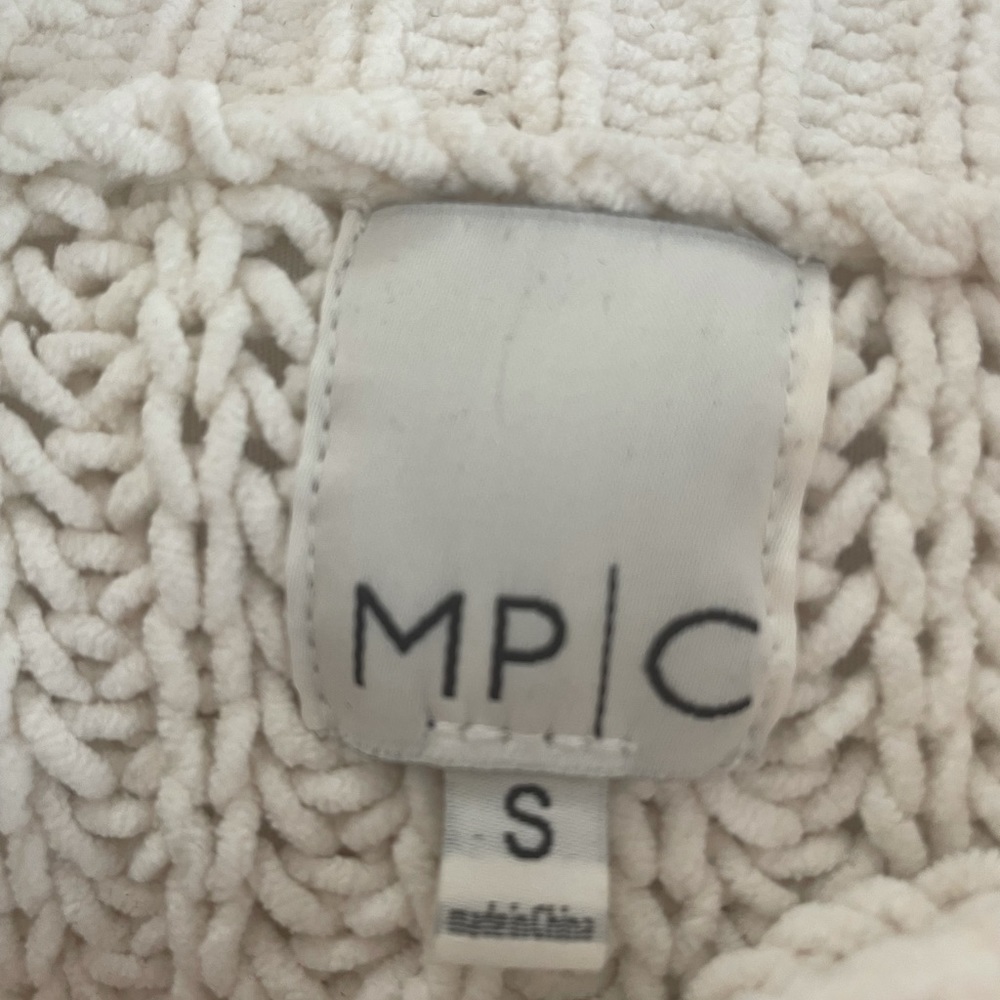 Cropped Sweater - Picture 4 of 4